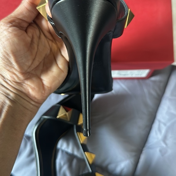 Valentino Garavani Roman Stud Calfskin Sandal. Excellent condition. Worn twice. - Picture 12 of 12